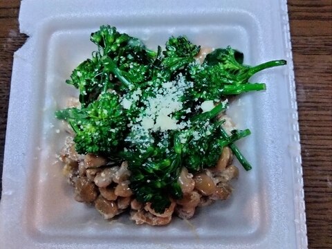 納豆アレンジ 炒めたブロッコリー♡粉チーズかけて